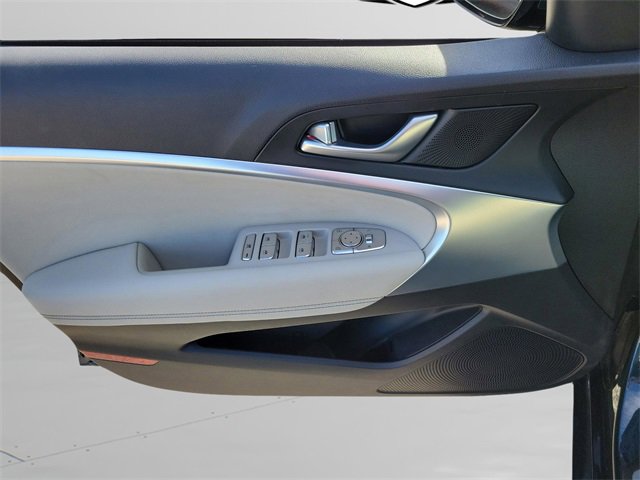 Used 2024 Genesis G70 2.5T image 13