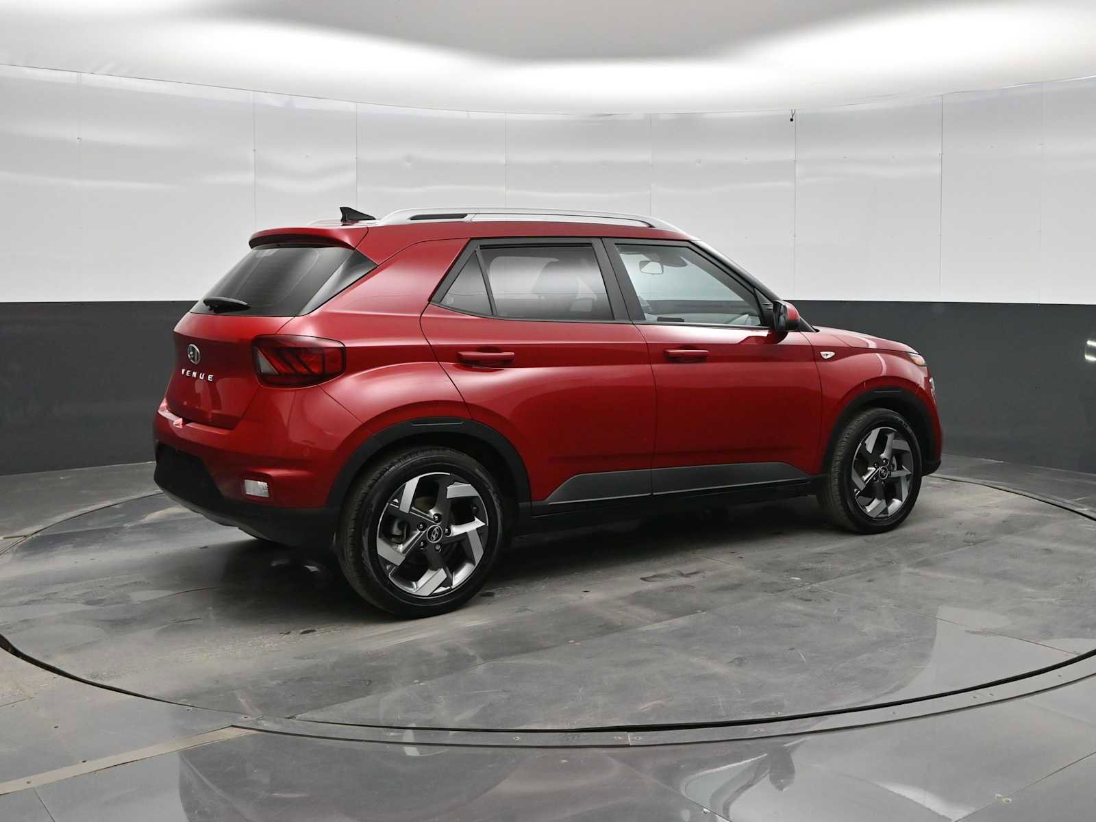 Used 2022 Hyundai Venue Limited FWD image 7