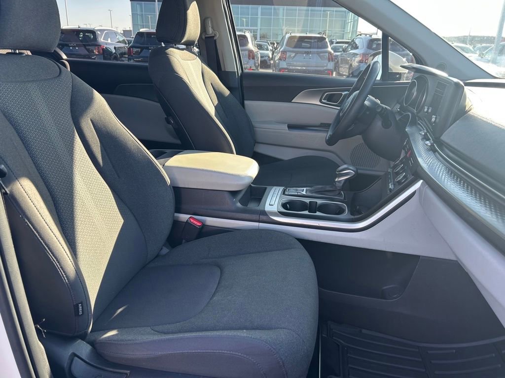 Certified 2023 Kia Carnival LX image 25
