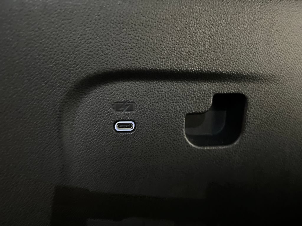 Used 2025 Buick Enclave Preferred AWD/4WD image 40