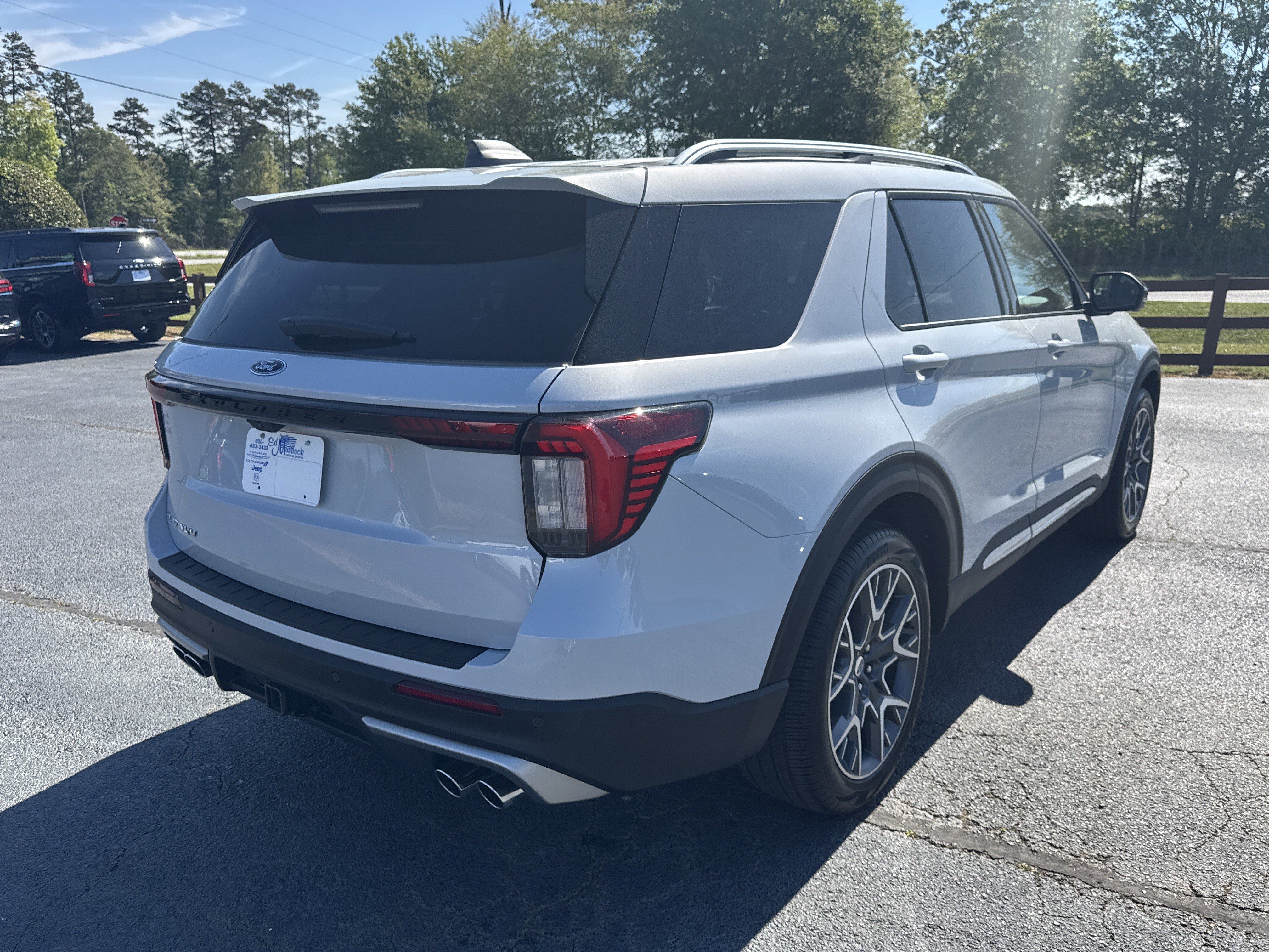 Used 2025 Ford Explorer Platinum w/ Ultimate Package image 5