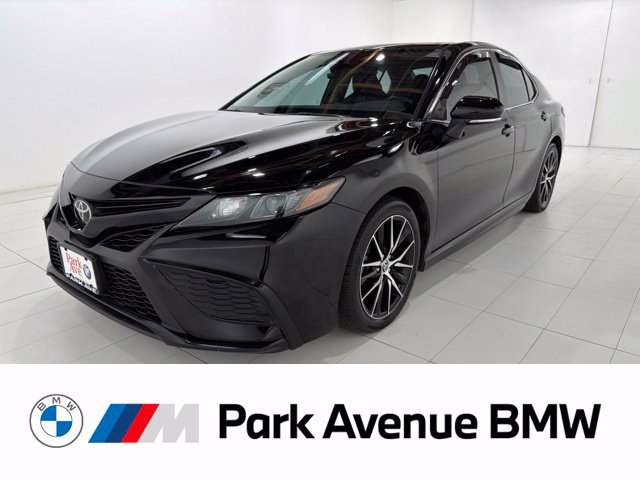 Used 2022 Toyota Camry SE w/ Cold Weather Package AWD/4WD image 1