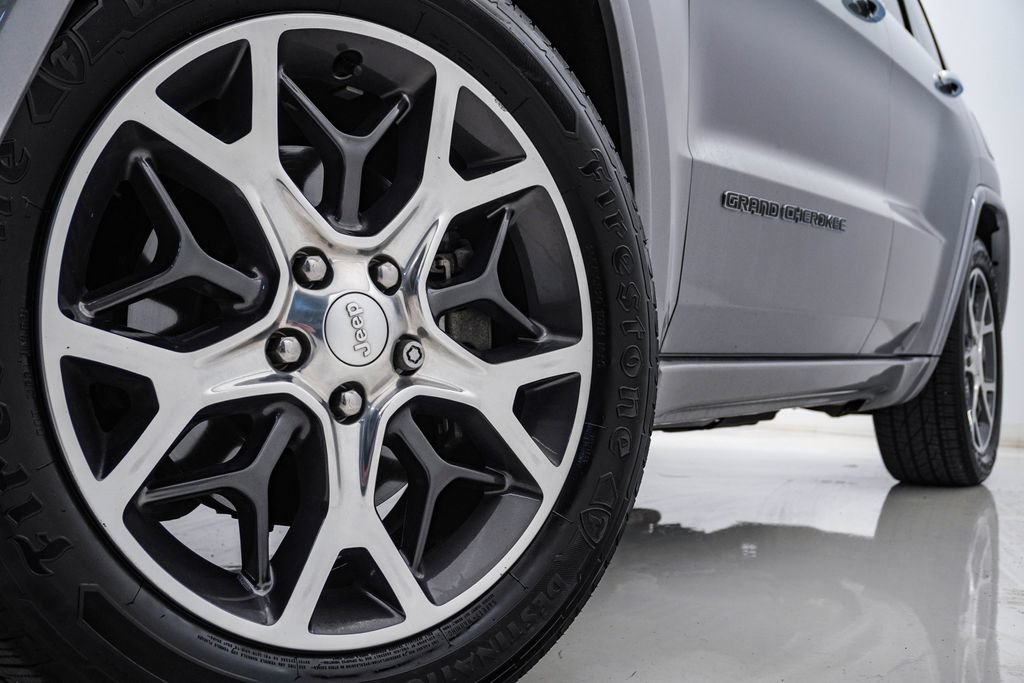 Used 2019 Jeep Grand Cherokee Overland AWD/4WD image 5