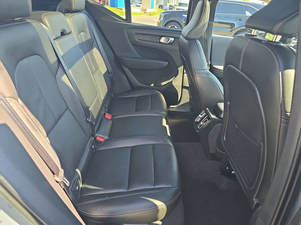 Used 2023 Volvo XC40 B4 Ultimate FWD image 17