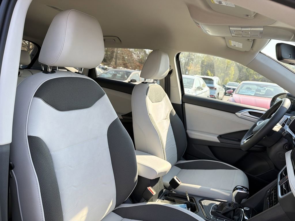 New 2026 Volkswagen Taos SE image 18