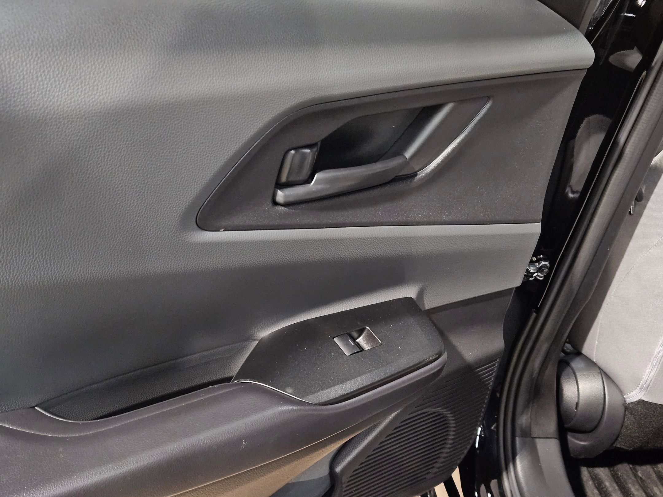 Used 2023 Toyota Prius LE image 34