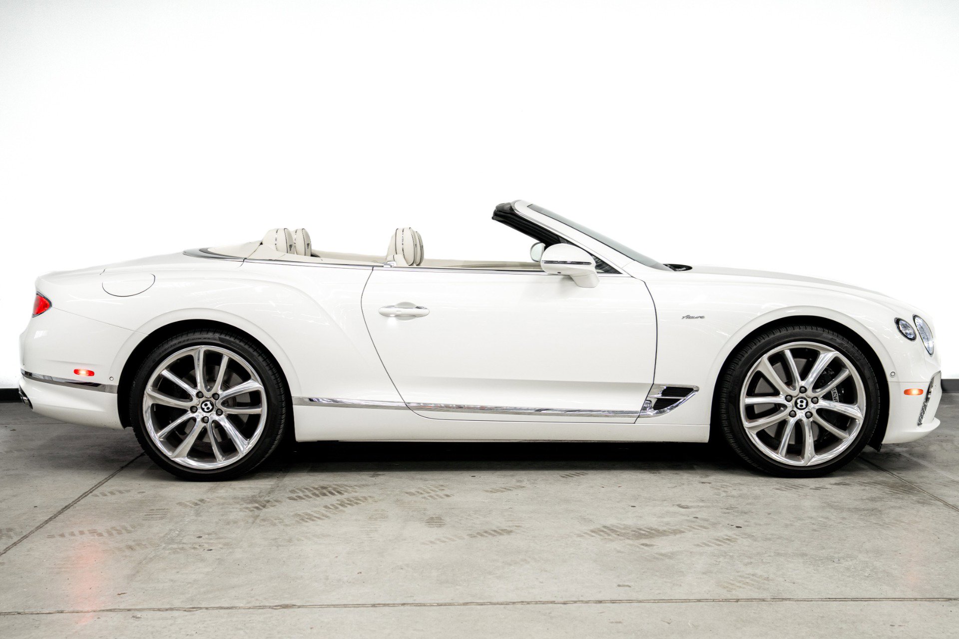 Used 2023 Bentley Continental GT Azure image 43
