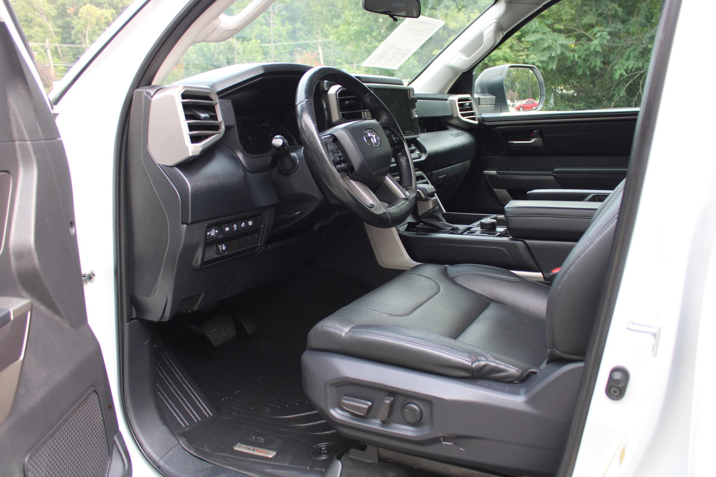 Used 2022 Toyota Tundra SR5 w/ SR5 Premium Package AWD/4WD image 19