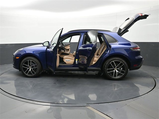 Used 2025 Porsche Macan image 30