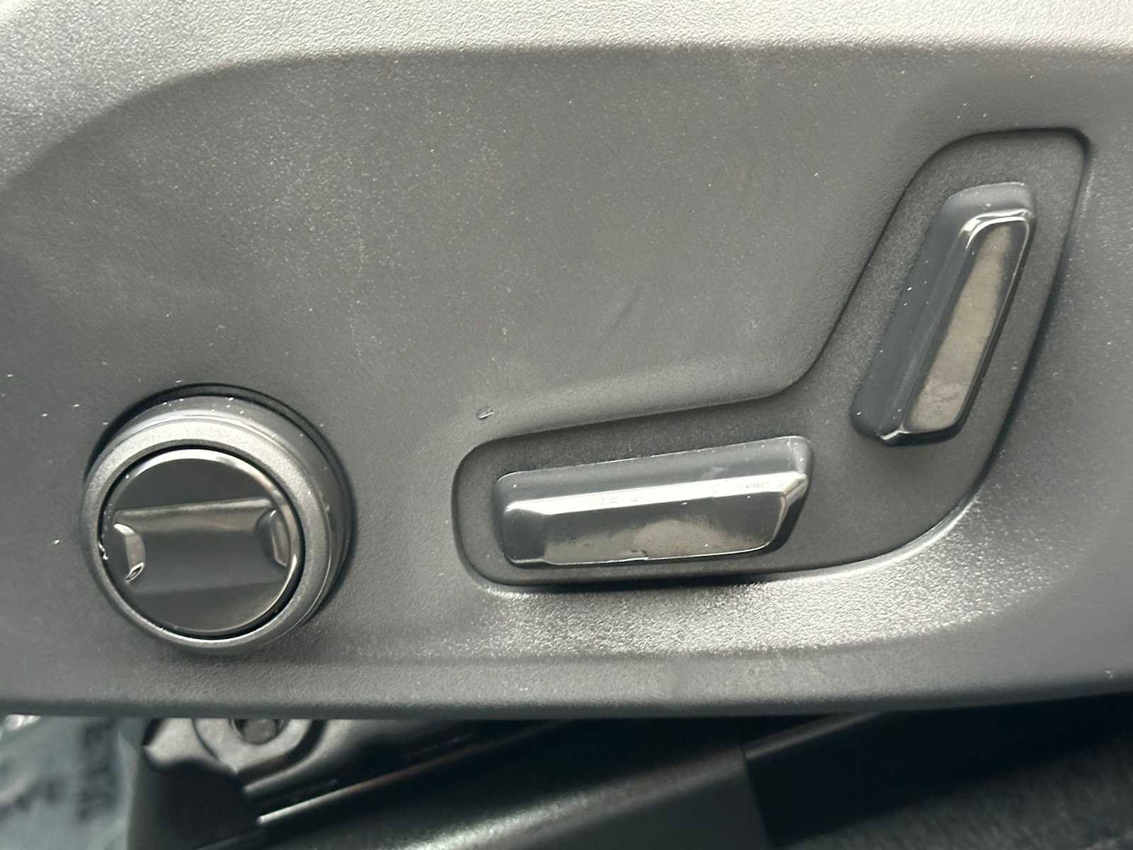 Used 2025 Volvo XC60 B5 Core w/ Protection Package Premier image 22