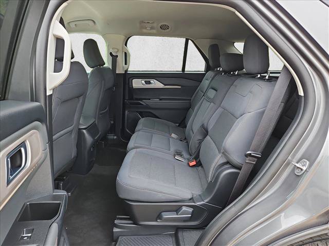 Used 2025 Ford Explorer Active AWD/4WD image 19