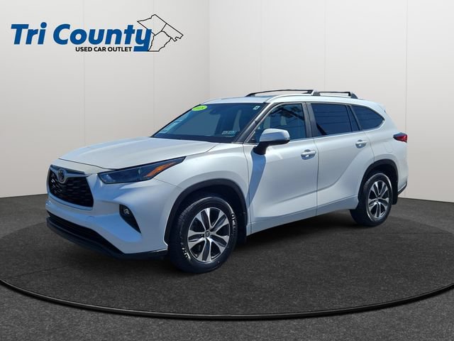 Used 2023 Toyota Highlander XLE FWD image 1