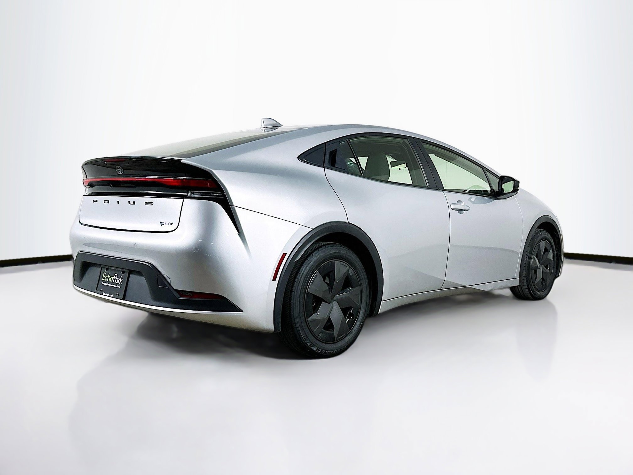 Used 2024 Toyota Prius LE image 9