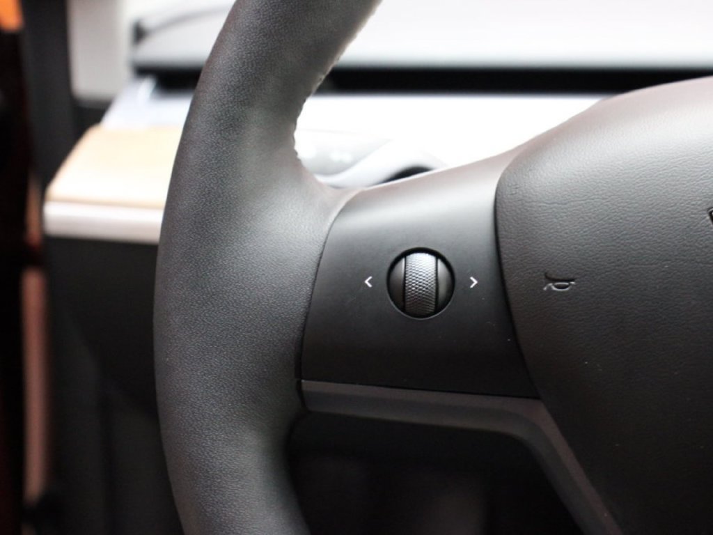 Used 2023 Tesla Model Y Long Range AWD/4WD image 28