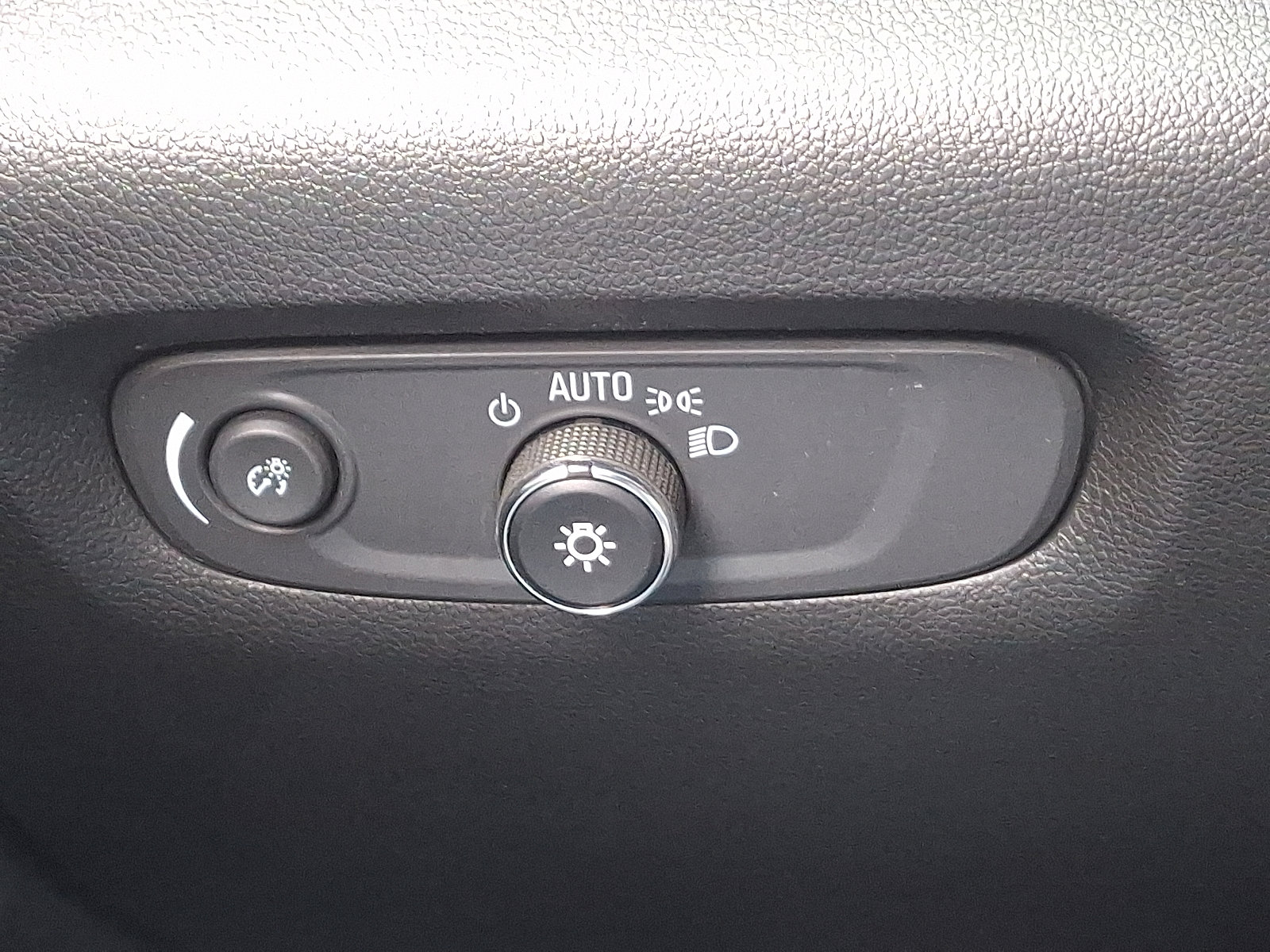 Used 2024 Chevrolet Traverse LS w/ Safety Package image 24