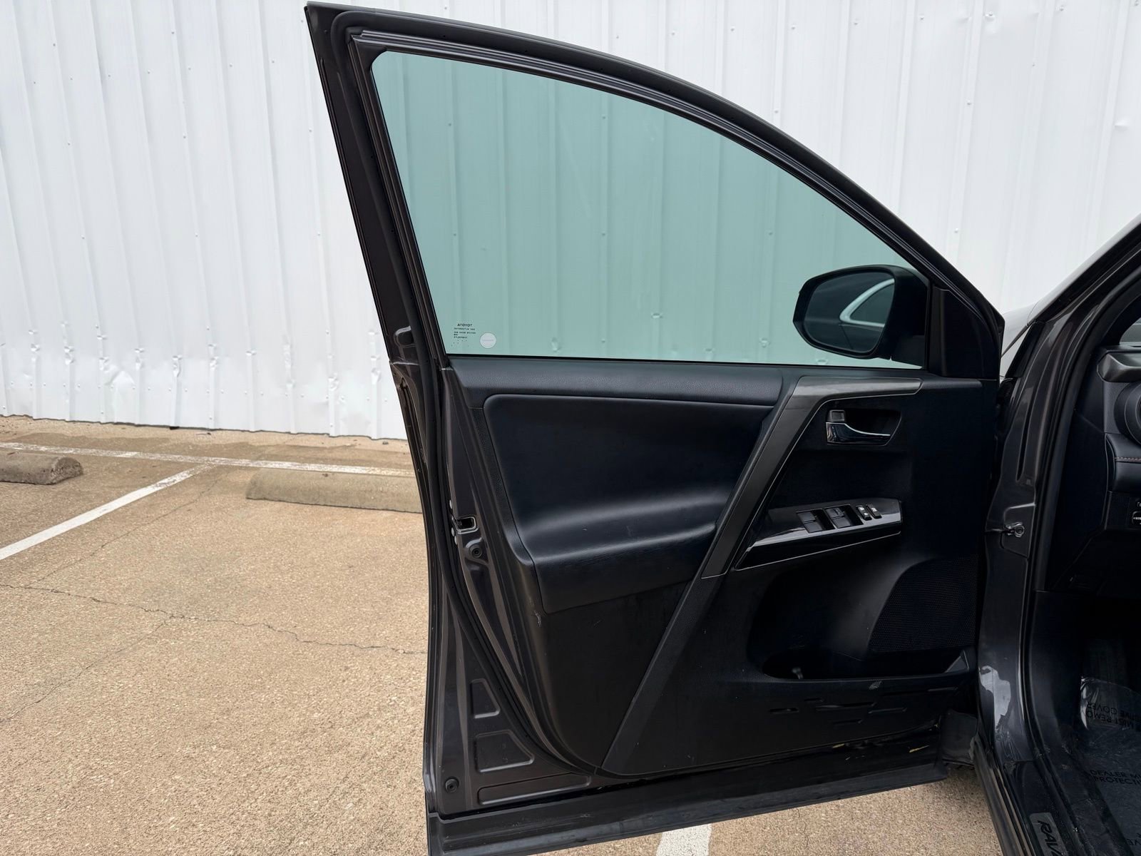 Used 2018 Toyota RAV4 SE w/ Power Extra Value Package image 21