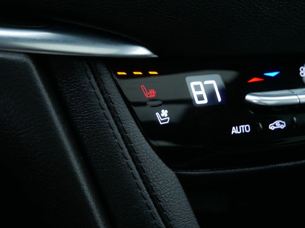 Used 2025 Cadillac XT5 Premium Luxury image 32