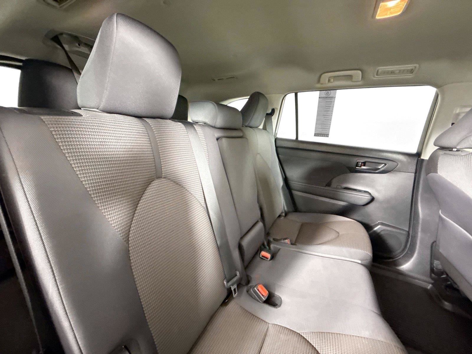Used 2024 Toyota Highlander LE FWD image 39