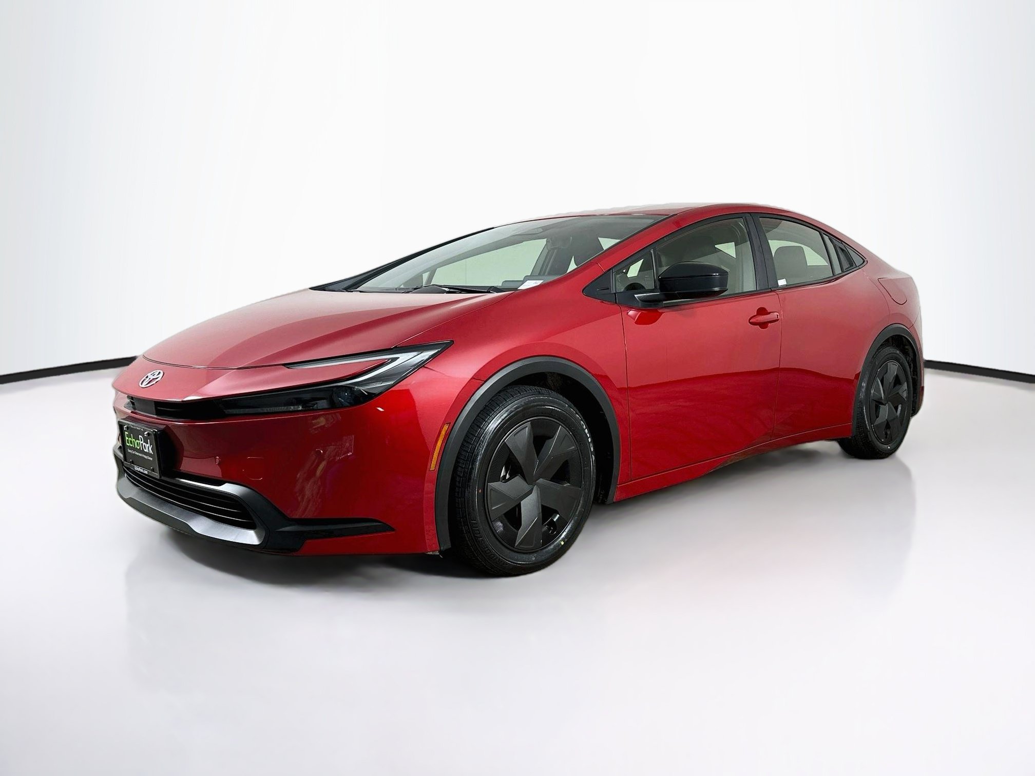 Used 2025 Toyota Prius LE FWD image 3