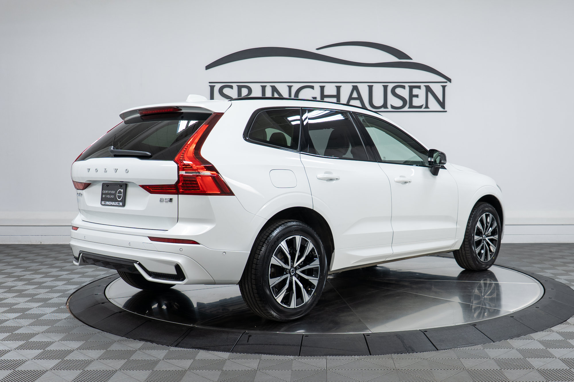 Certified 2025 Volvo XC60 B5 Plus AWD/4WD image 5