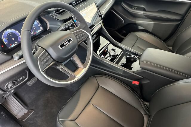 New 2026 Jeep Grand Cherokee Limited w/ Limited Altitude Package AWD/4WD image 7