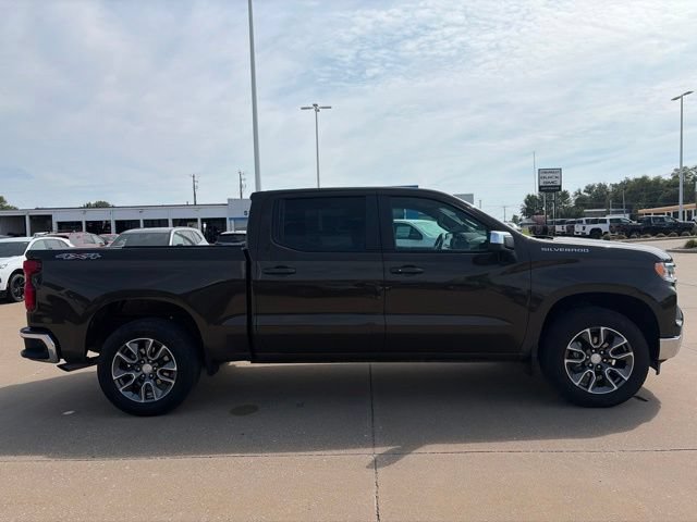 Used 2024 Chevrolet Silverado 1500 LT AWD/4WD image 2