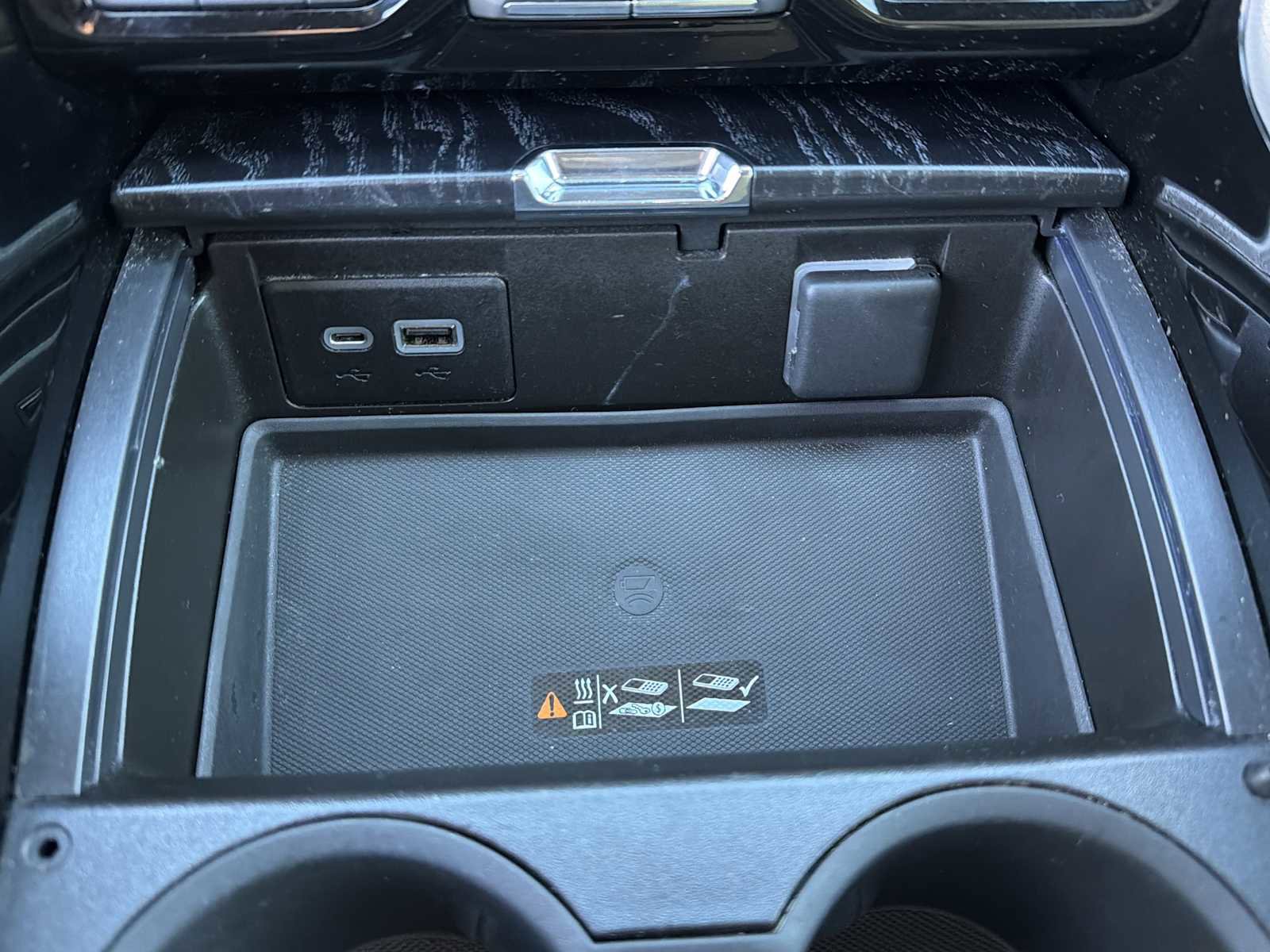 Used 2021 GMC Yukon Denali w/ Denali Premium Package image 11