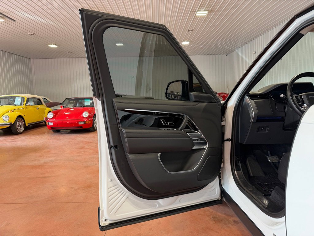 Used 2022 Land Rover Range Rover SE image 15