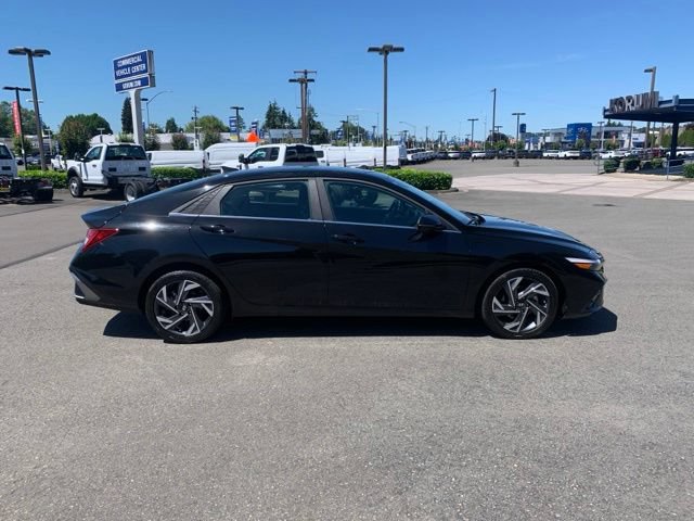 Certified 2025 Hyundai Elantra Limited FWD image 7