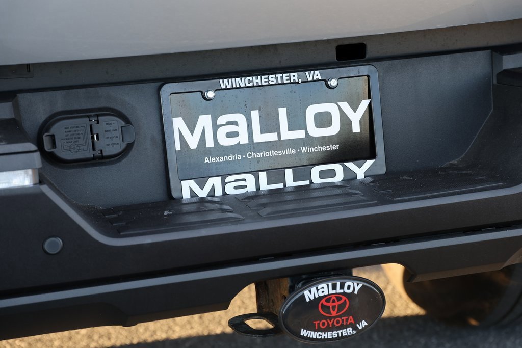 Used 2022 Toyota Tundra SR5 w/ SR5 Convenience Package image 11