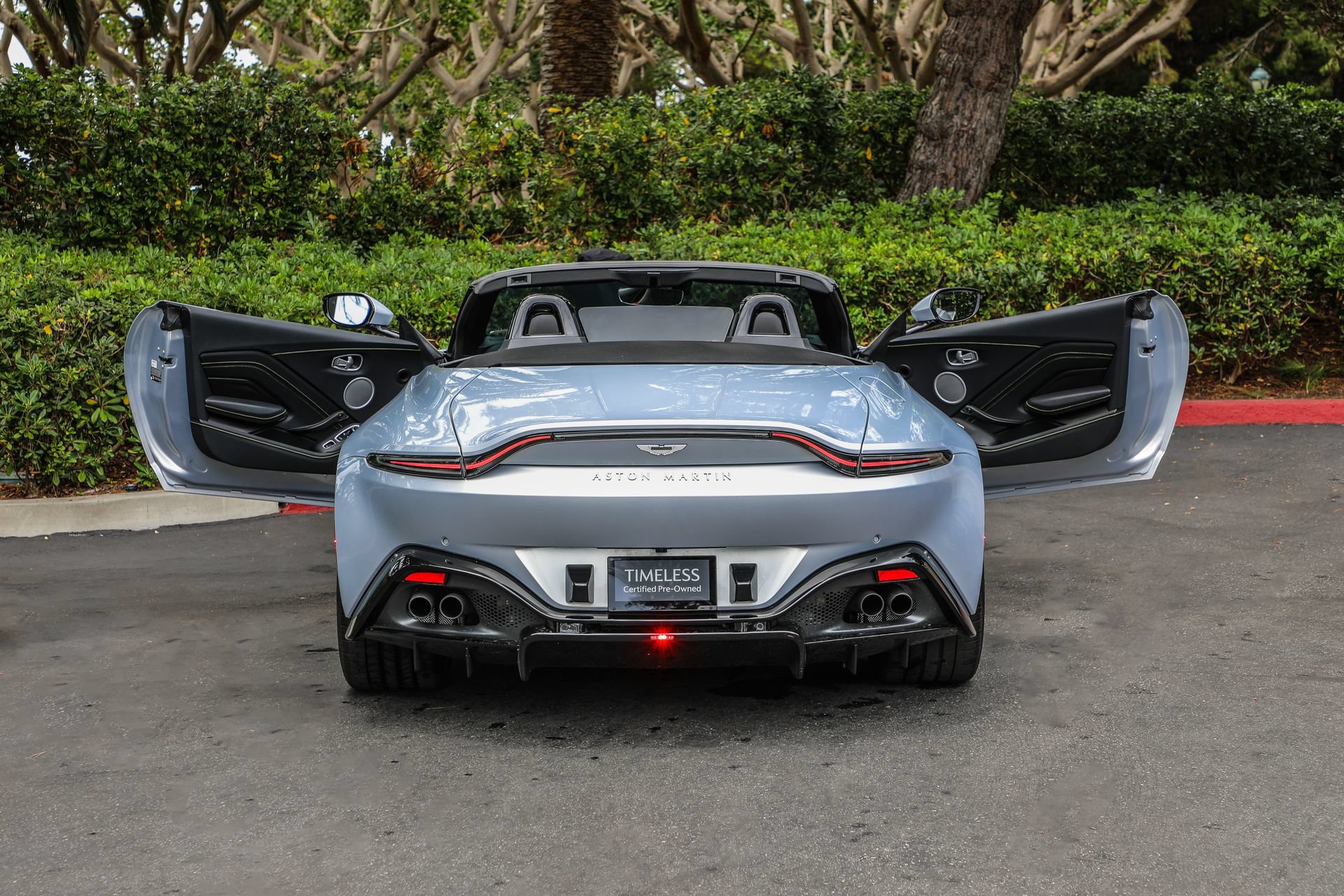 Used 2023 Aston Martin V8 Vantage Roadster RWD image 8