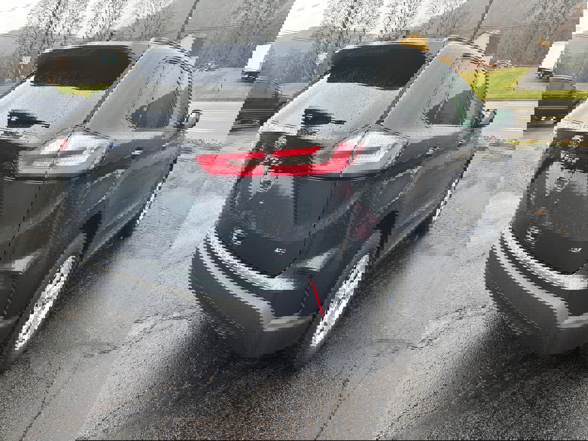 Used 2022 Ford Edge SE image 4