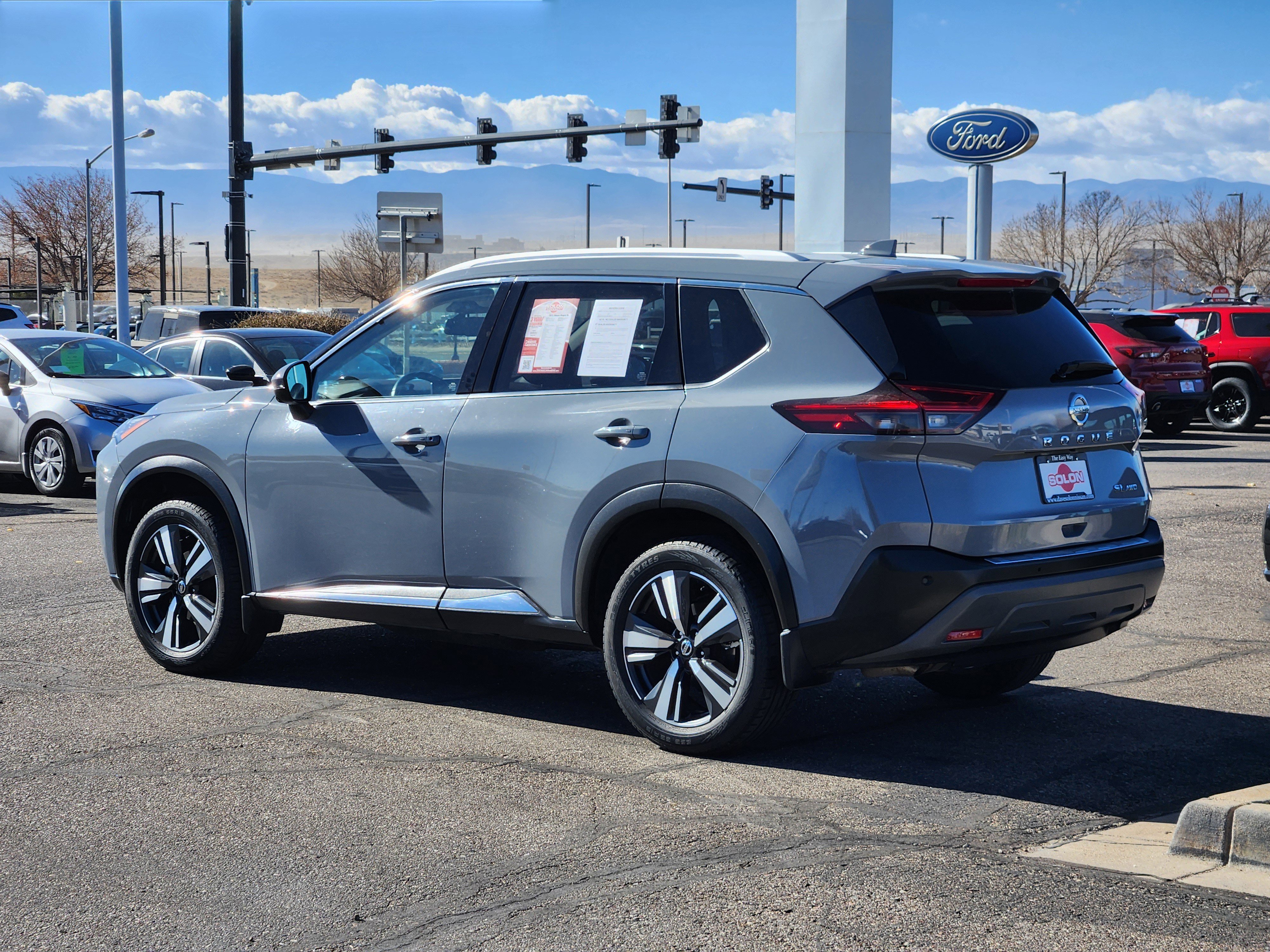 Used 2021 Nissan Rogue SL w/ Premium Package image 3