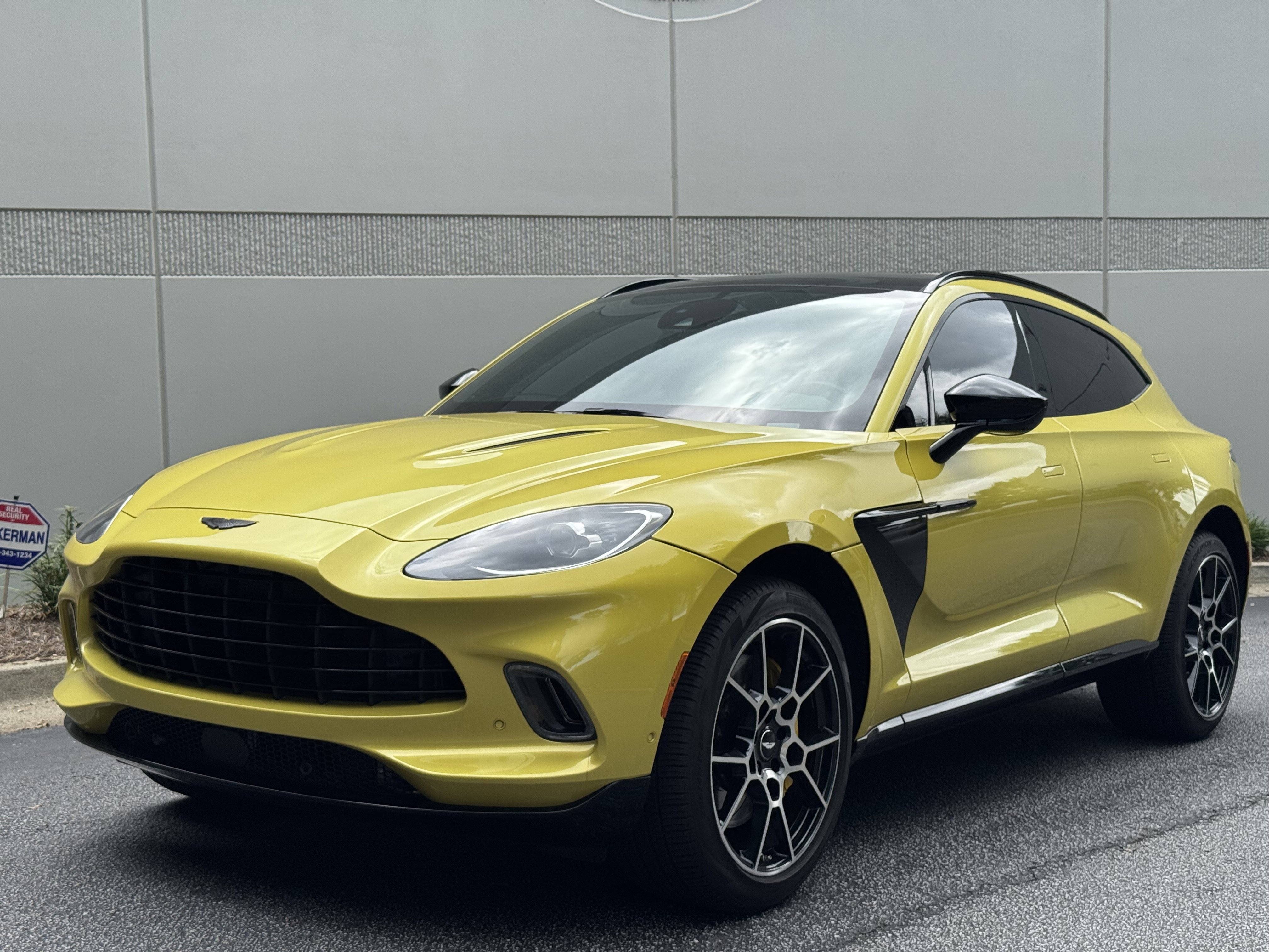 Used 2021 Aston Martin DBX AWD/4WD image 5