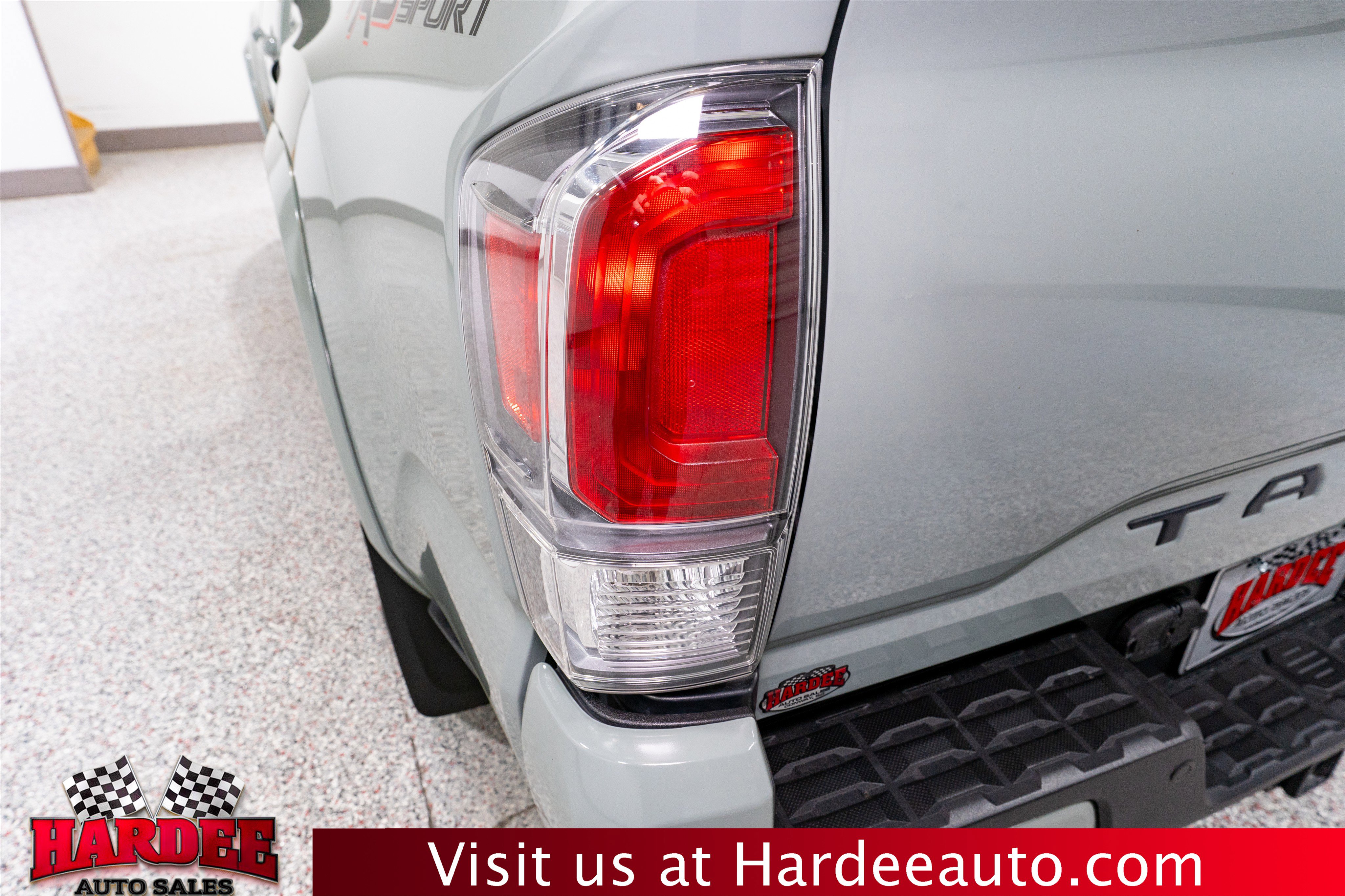 Used 2022 Toyota Tacoma TRD Sport w/ Technology Package RWD image 9