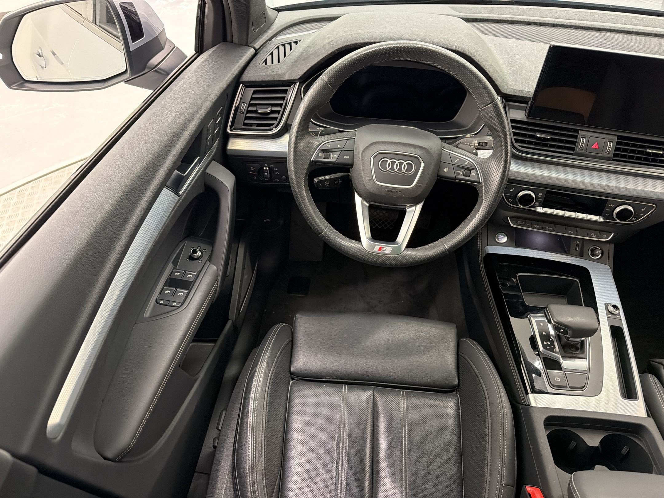 Used 2024 Audi Q5 2.0T Premium Plus w/ Premium Plus Package AWD/4WD image 29