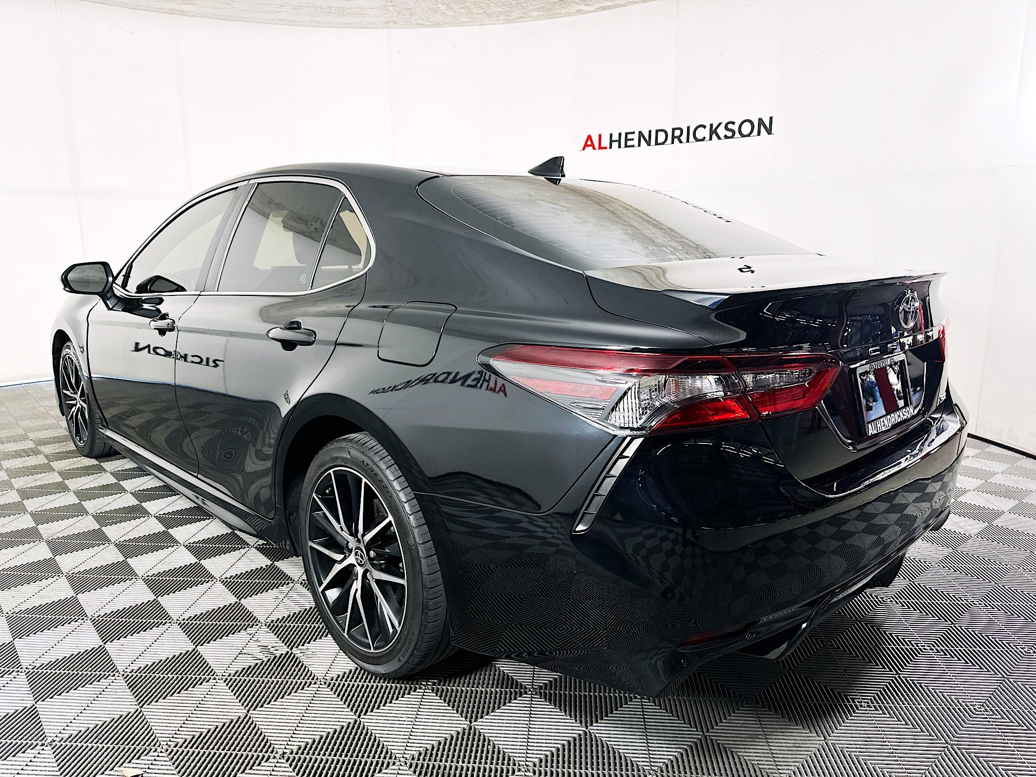 Used 2022 Toyota Camry SE image 5