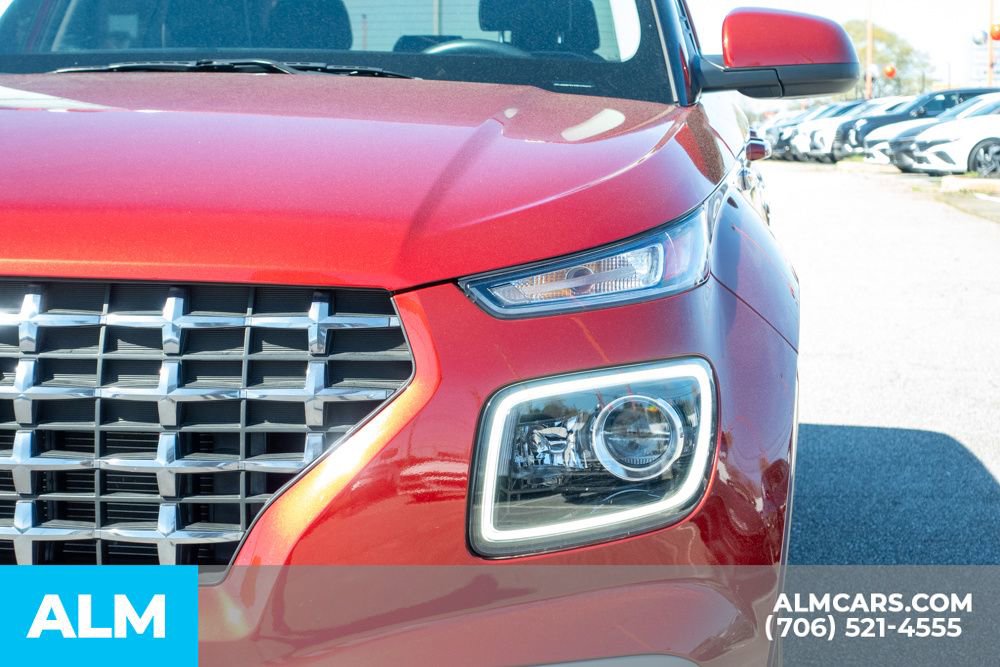 Used 2024 Hyundai Venue Limited FWD image 14