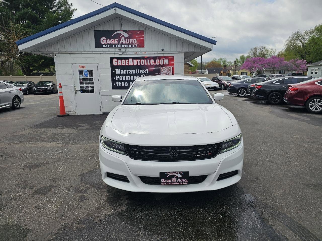 Used 2018 Dodge Charger SXT RWD image 2