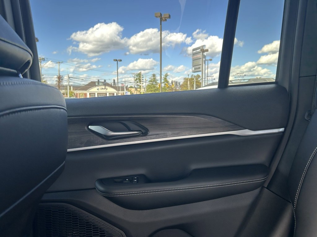 New 2025 Jeep Grand Cherokee Limited image 31