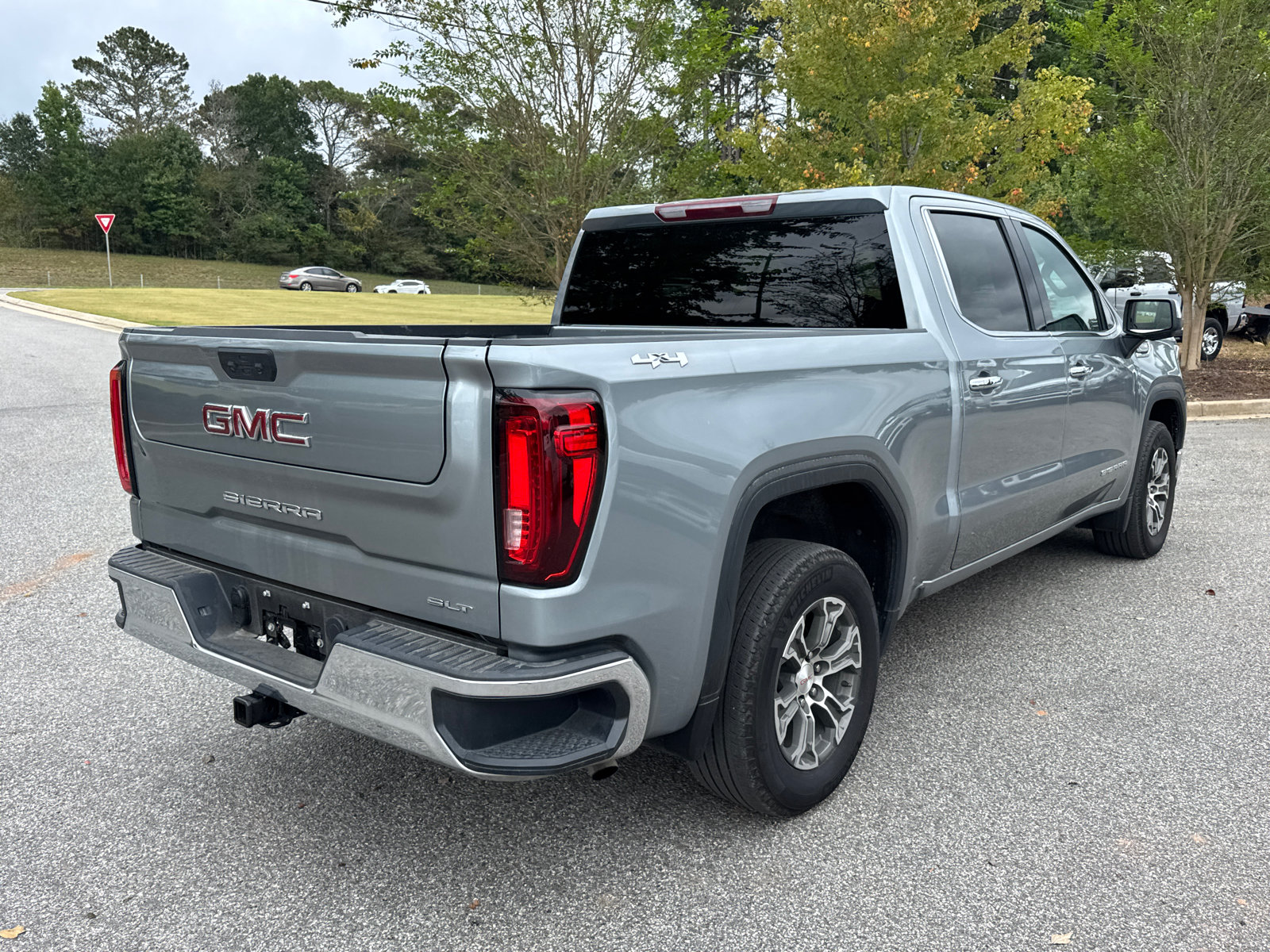 Used 2025 GMC Sierra 1500 SLT AWD/4WD image 8