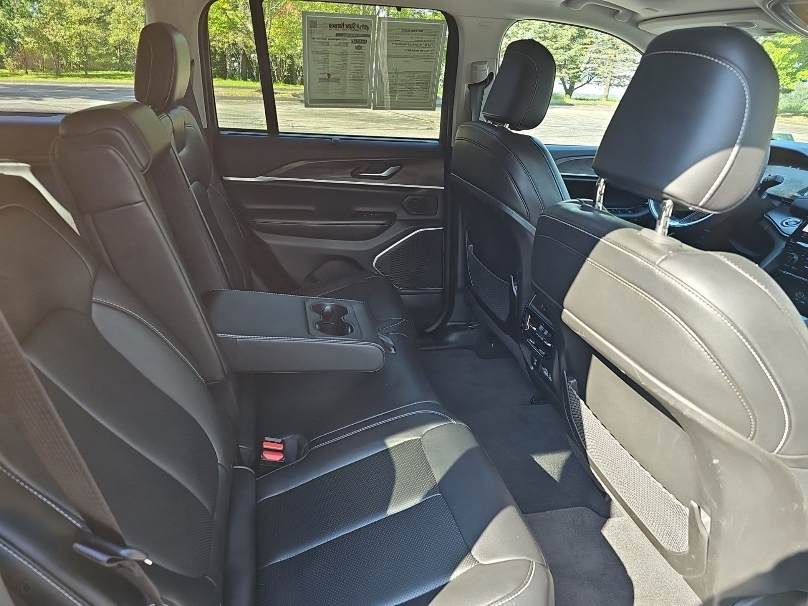 Used 2023 Jeep Grand Cherokee 4WD 4xe w/ Luxury Tech Group II image 16