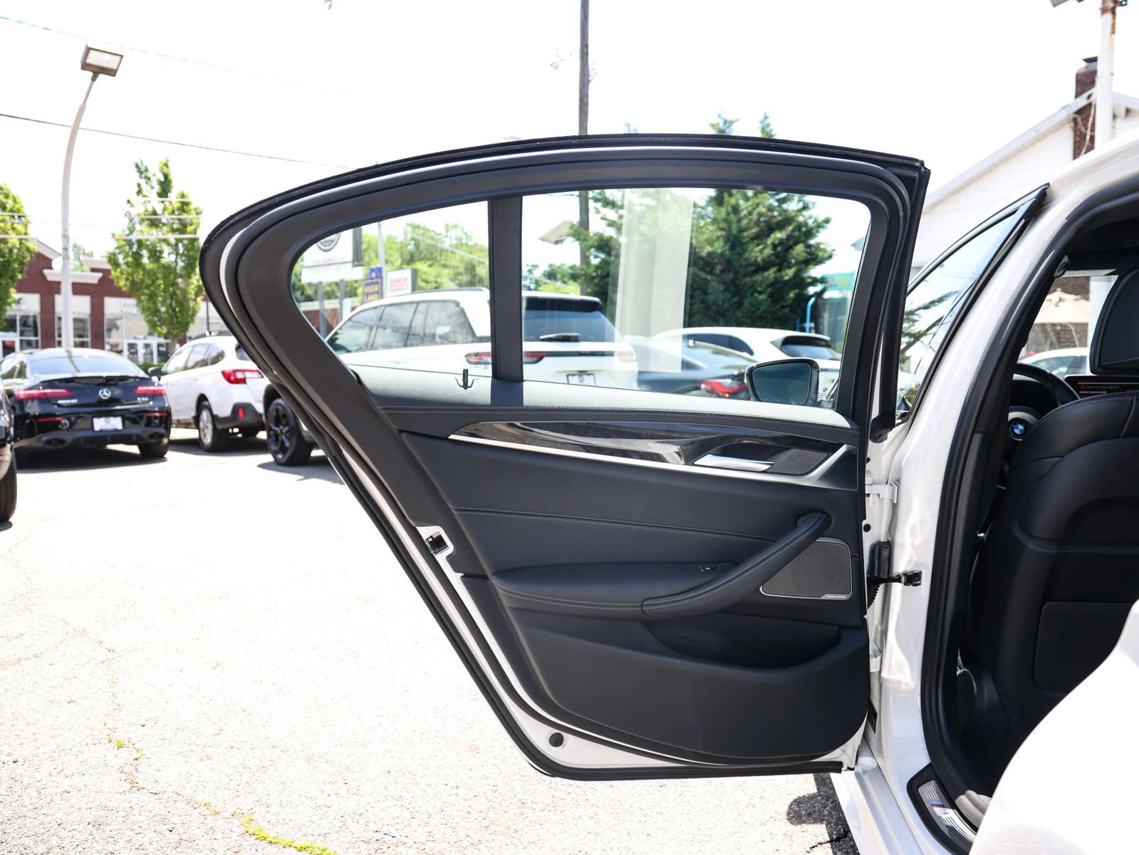 Used 2022 BMW M550i xDrive AWD/4WD image 31