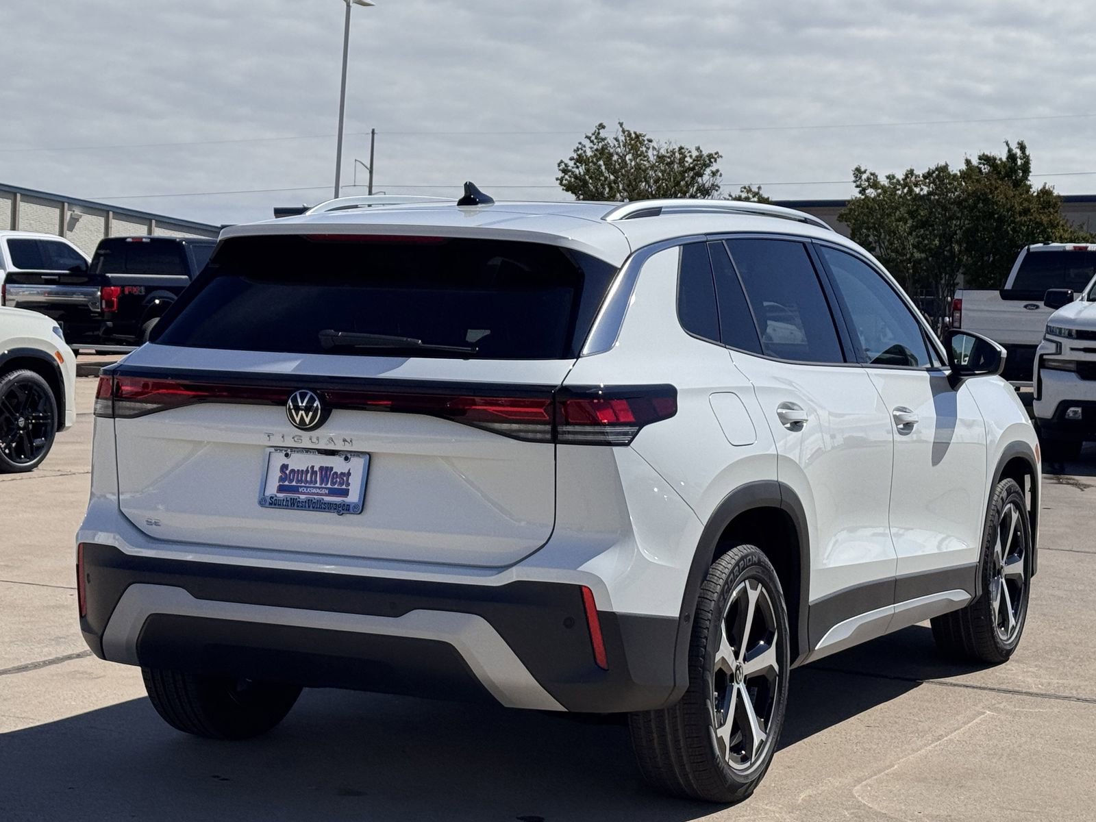 New 2026 Volkswagen Tiguan SE image 4