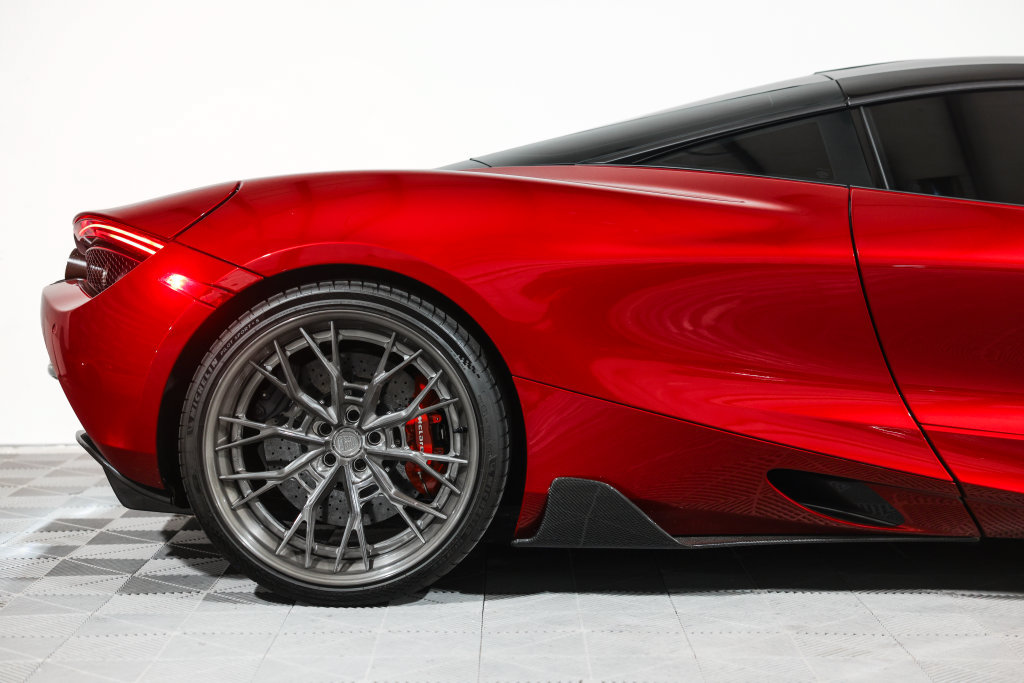 Used 2019 McLaren 720S Performance RWD image 2