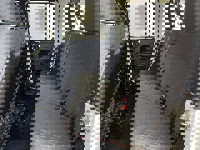 Used 2025 Jeep Wrangler Unlimited Rubicon image 27