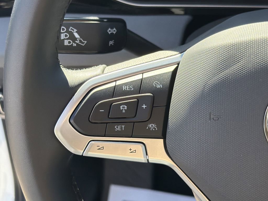 Used 2025 Volkswagen Jetta SE image 25