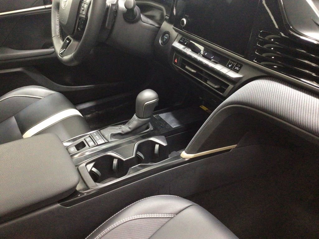 Used 2025 Toyota Camry SE image 27