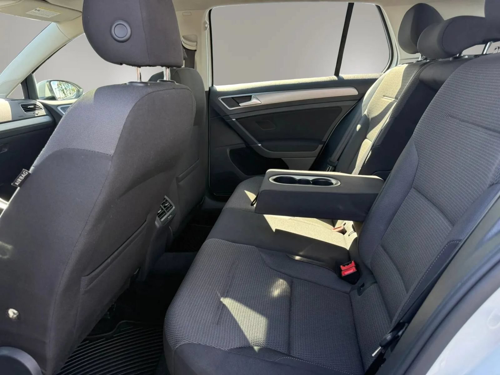 Used 2016 Volkswagen Golf S FWD image 33