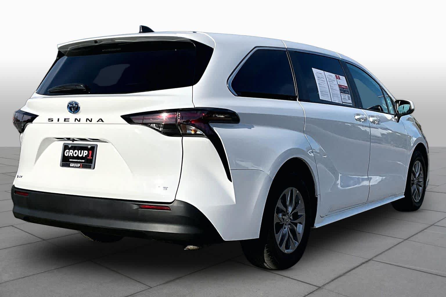 Certified 2025 Toyota Sienna LE FWD image 12